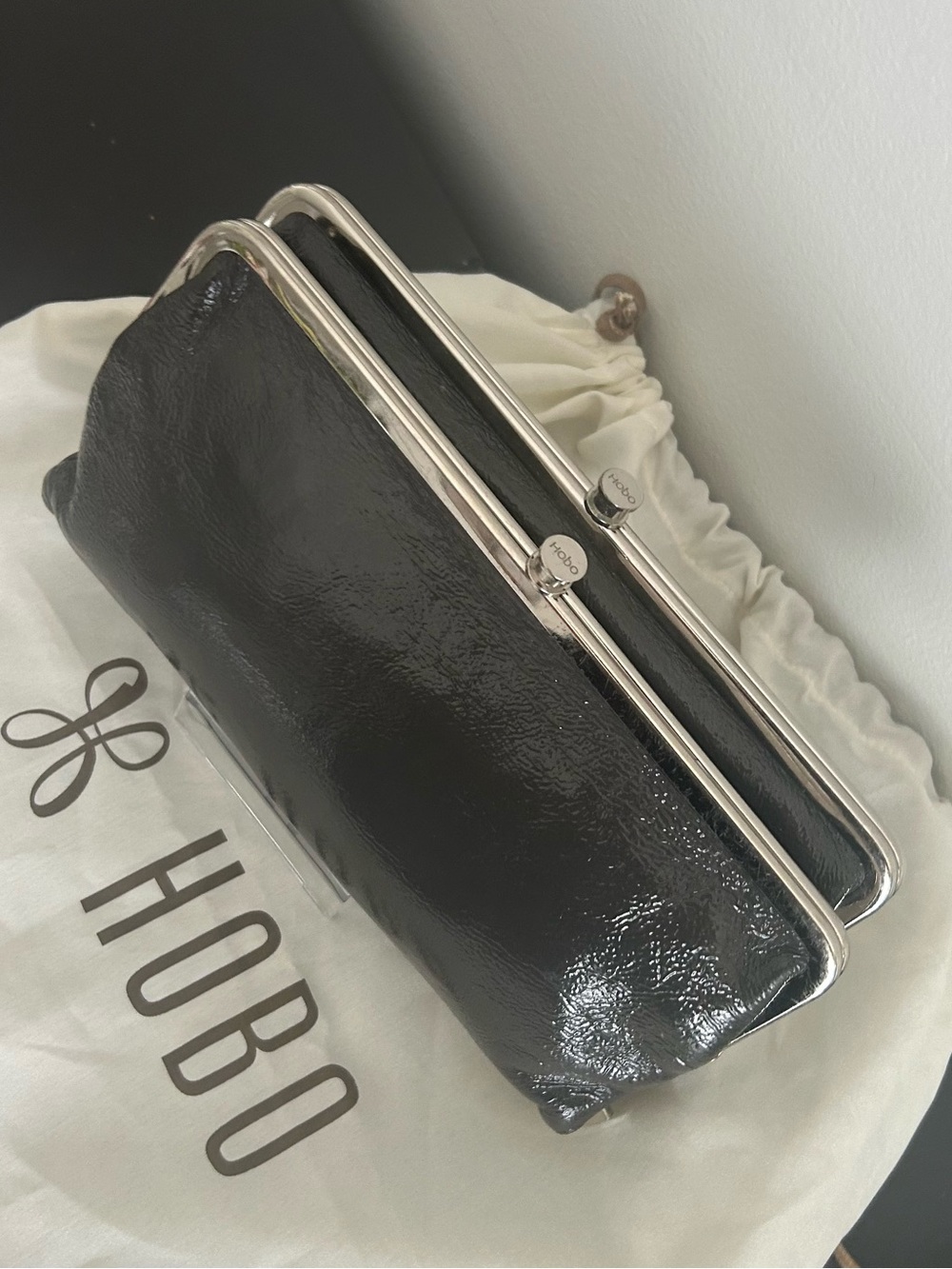 HOBO International Metallic Gray Leather Kiss Lock Clutch Wallet - Picture 4 of 10